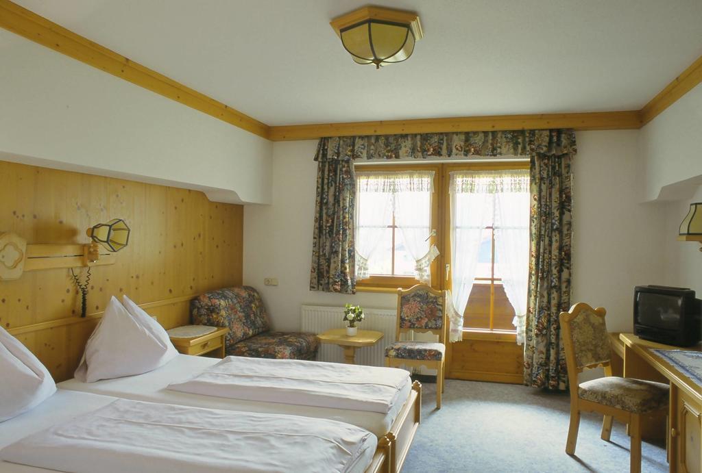 Kaiserhotel Neuwirt Oberndorf in Tirol Rom bilde